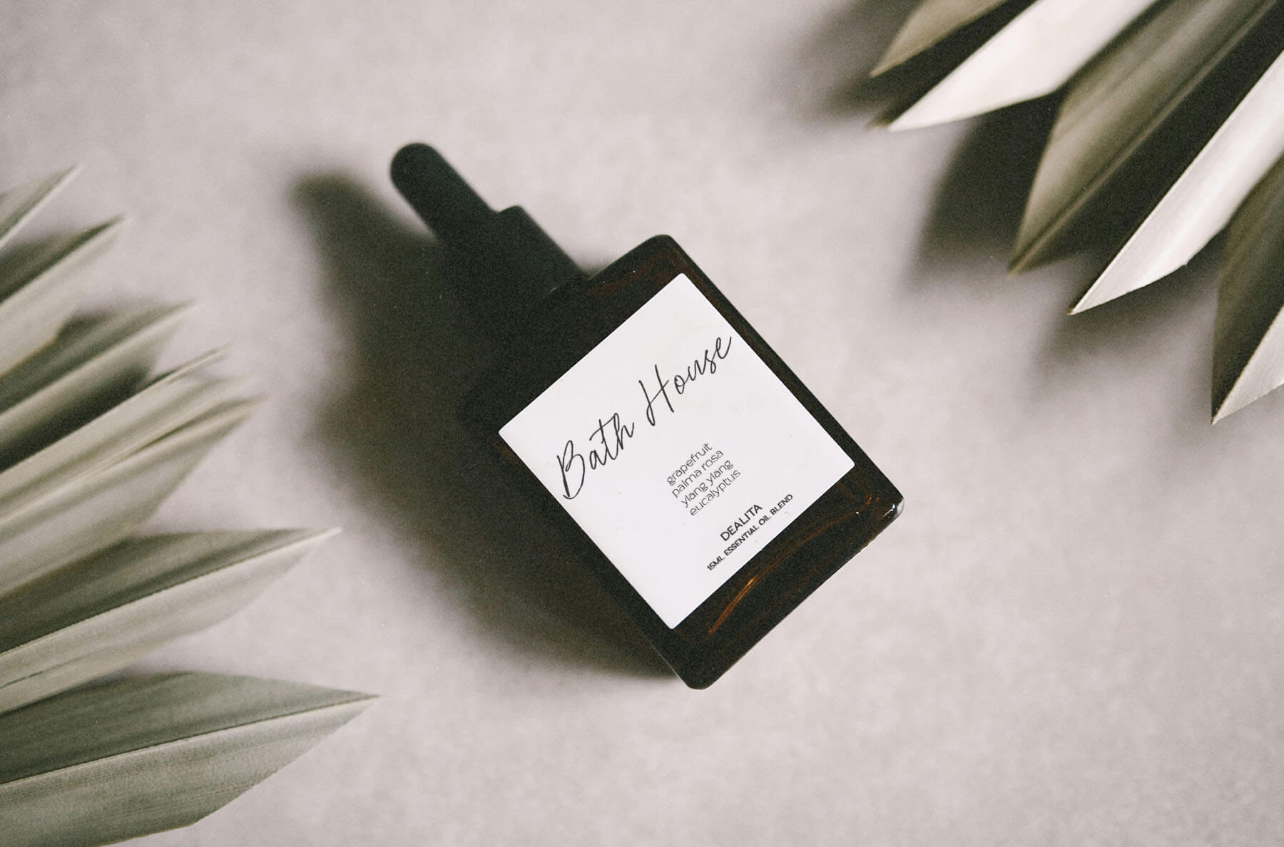 Handwritten script font for premium boutique and beauty branding
